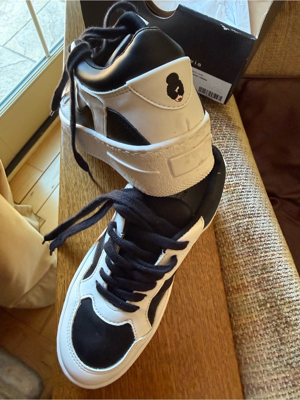 Alice + Olivia Black Sneakers with Black Trim - Picture 5 of 7